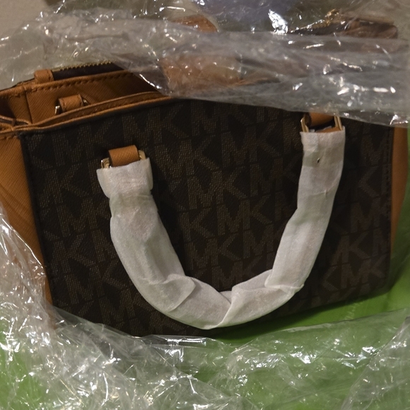 Michael Kors Gold and Brown Handbag - Picture 8 of 9